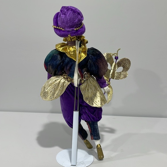 Dancing Musical Masquerade Pierrot Doll Christmas Around the World - Picture 10 of 15